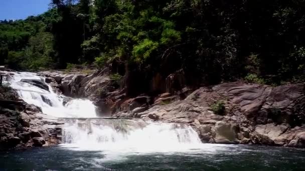 Wodospad w Tropical Paradise Hd — Wideo stockowe