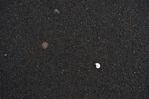 Siyah kum plaj makro fotoğrafçılık. Gölgeler siyah kum plaj bu akşam makro çekimde oynamak.