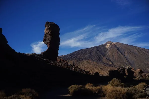 特内里费的Teide火山西班牙。加那利群岛。潮水是特内里费的主要吸引人的地方.火山本身和它周围的区域形成了提德国家公园. — 图库照片