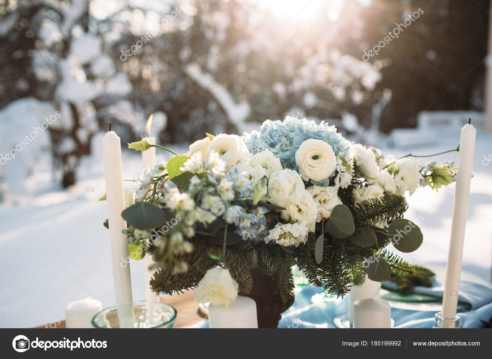 Belles Fleurs Et La Décoration Sur Table Au Jour Du Mariage