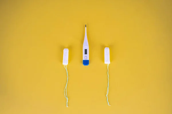 Health care and medicine - tampons and pads on yellow background. — Stock Photo, Image