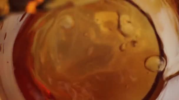 Primer plano Shot of Ice Tea — Vídeos de Stock