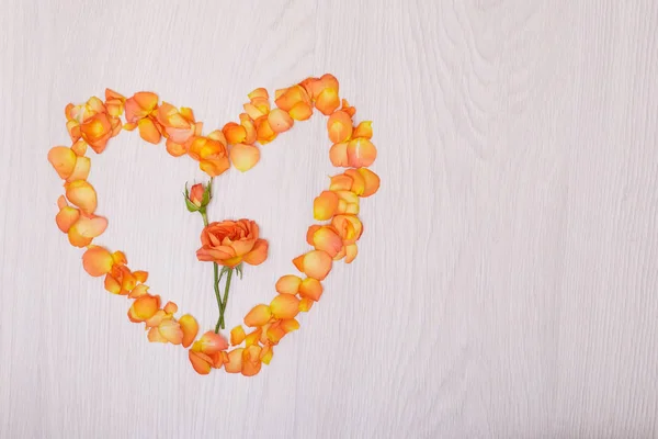 Composición de flores símbolo del corazón hecho de flores secas. Corazón de — Foto de Stock