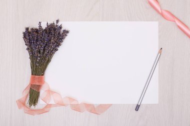 Lavanta Resepsiyon tasarım arka plan üstten görünüm kadar sahte çiçekler ile