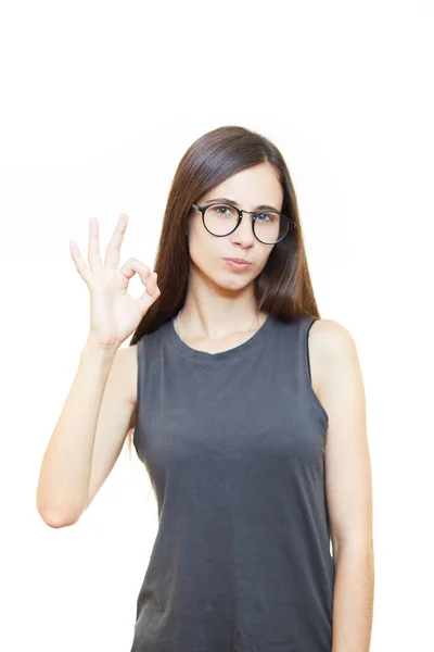 Женщина с нормальным жестом изолированы на белом фоне — стоковое фото