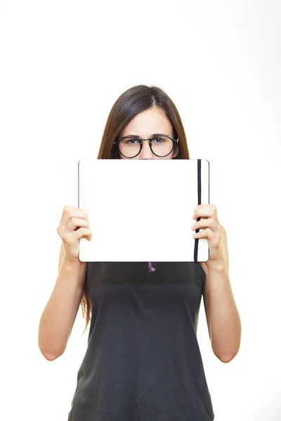 Retrato jovem mulher em óculos isolados sobre fundo branco h — Fotografia de Stock