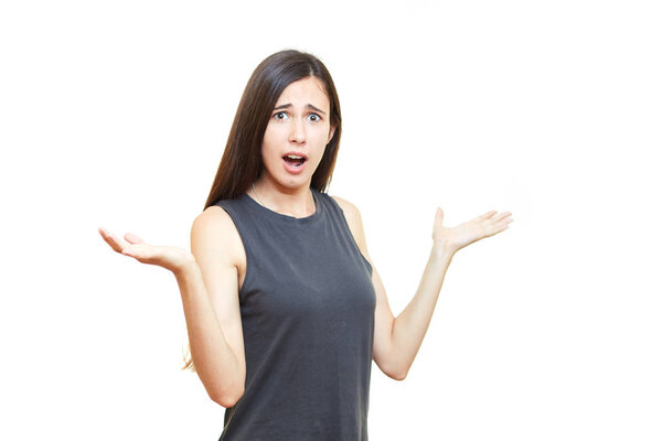 Красивая брюнетка девушка сюрприз на белом фоне
