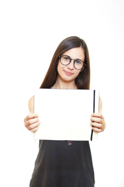 Retrato jovem mulher em óculos isolados sobre fundo branco h — Fotografia de Stock