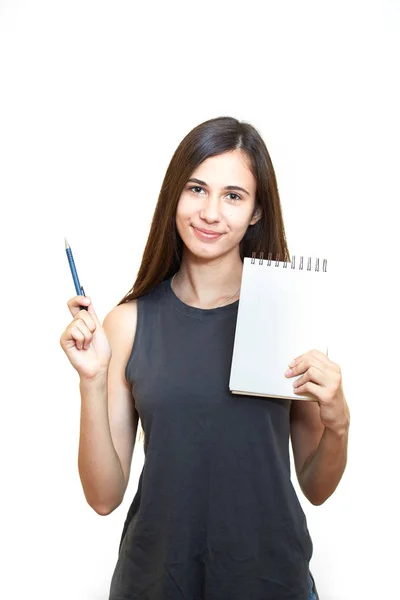 Mulher segurando lápis com notebook e olhando para cima isolado em um — Fotografia de Stock