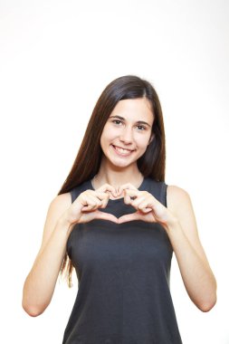 Kız gözlüklü wh izole kalp elleri yapar