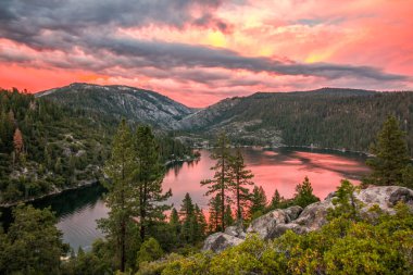 Pinecrest göl günbatımı
