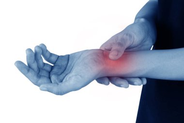 Kadınlar vardır inflamasyon ve şişlik neden beyaz arka plan üzerinde izole bir baş ağrılı bilek.