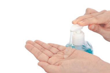 Alkol jeliyle el yıkamak. Umumi tuvaleti kullandıktan sonra dezenfektan. Hijyen konsepti. Mikropların yayılmasını ve el hijyen koronası virüsünün korunmasını önler..