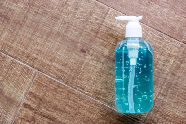 Lavarse Las Manos Con Gel Alcohol Desinfectante Después Usar Baño — Foto de Stock