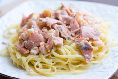 somon balığı spagetti