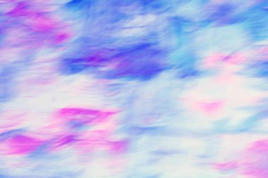 Mavi ve pembe renklerin her tonunda gökyüzü benzeri soyut bulanık arkaplan.
