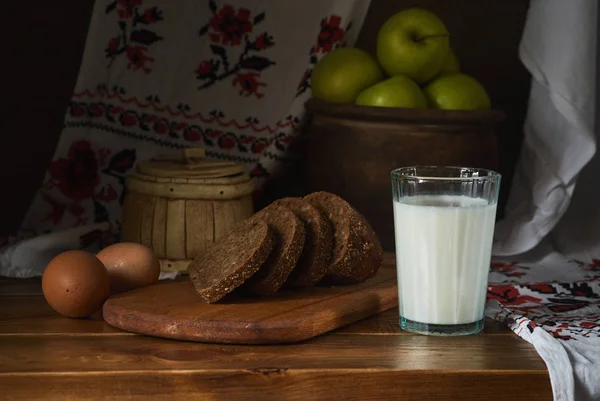 Natura Morta Con Bicchiere Latte Burro Pane Uova Stile Rustico — Foto Stock