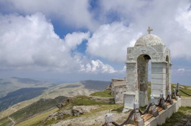 Çan kulesi, Kajmakcalan tepe (2521 m), Nidze dağ, Makedonya