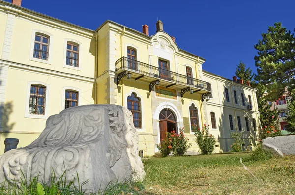 Escuela Mustafa Kemal Ataturk en Bitola (Monastir), Macedonia — Foto de Stock