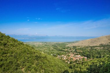 Prespa Gölü, Makedonya ile Ljubojno