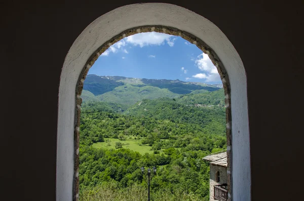 Vista de la ventana Mavrovo, Macedonia — Foto de Stock