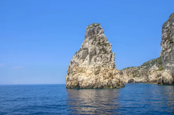 Ortholithos Roca, Paxos, Mar Jónico, Grecia — Foto de Stock