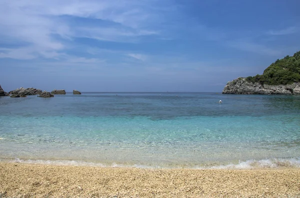 Hermosa escena de playa en Grecia - Sarakiniko Beach cerca de Parga —  Fotos de Stock
