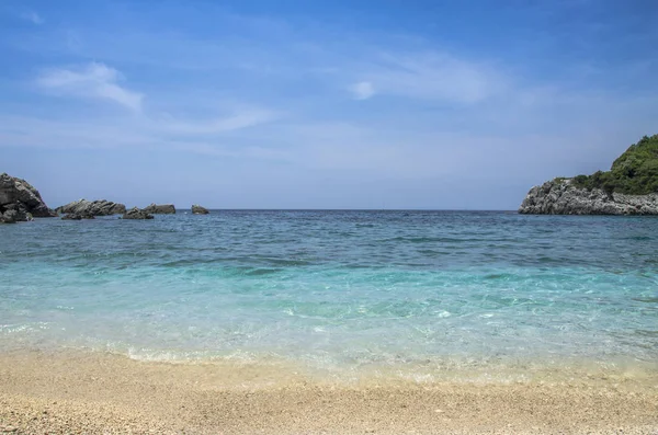 Hermosa escena de playa - Sarakiniko Beach cerca de Parga, Grecia —  Fotos de Stock