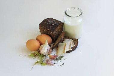 Domuz yağı, sarımsak, ekmek, süt, yumurta. Ukrayna yemeği