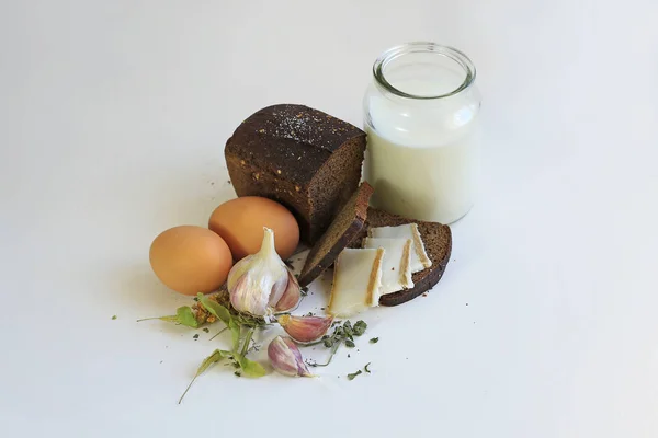 Domuz yağı, sarımsak, ekmek, süt, yumurta. Ukrayna yemeği