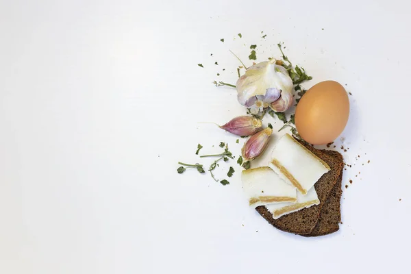 Domuz yağı, sarımsak, ekmek, süt, yumurta. Ukrayna yemeği