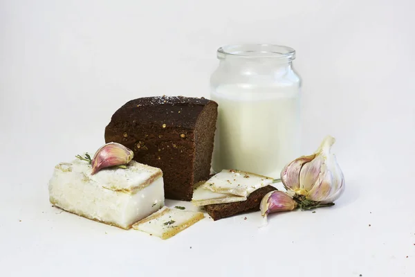 Domuz yağı, sarımsak, ekmek, süt, yumurta. Ukrayna yemeği