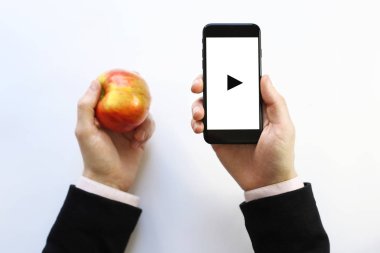 Smartphone elinde. Oyun