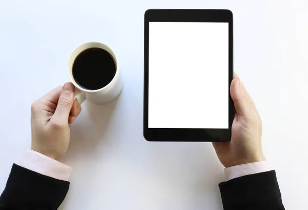 onun ellerinde tablet. Çalışma ortamı