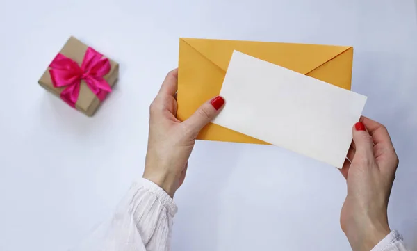 hediye ve tebrik kartı. Kaydetmek için bir yer