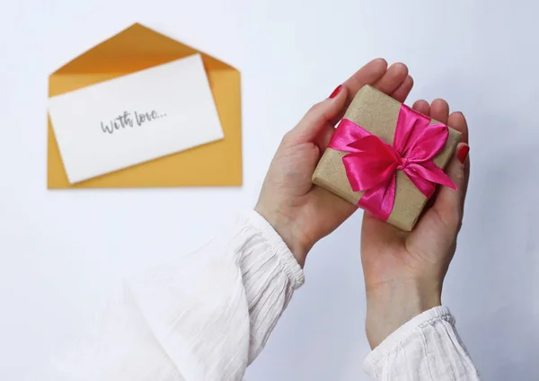 hediye ve tebrik kartı. Kaydetmek için bir yer