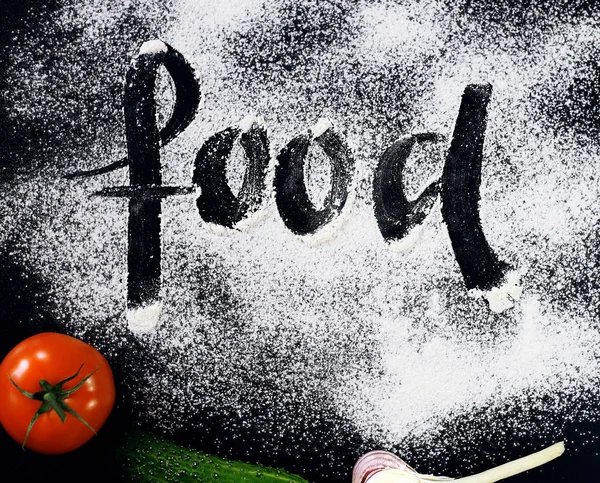 Un üzerinde yazıt. Gıda. Siyah arka plan
