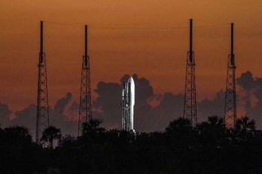 Uzay Fırlatma Kompleksi 41 'de Nasa & # 39; Juno uzay aracını taşıyan Birleşik Atlas V-551 fırlatma aracını fırlatmak için hazırlıklar devam ediyor. Bu görüntünün unsurları Nasa tarafından desteklenmektedir