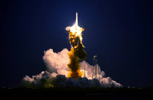 Rakieta Orbital Sciences Corporation Antares Cierpi Katastrofalną Anomalię Chwilę Starcie — Zdjęcie stockowe