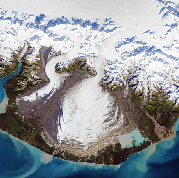 Hielo Glaciar Piedemonte Derrama Desde Valle Escarpado Sobre Una Llanura —  Fotos de Stock