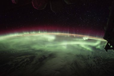 Dünyalar, NASA tarafından desteklenen bu görüntünün elementleri olan Uluslararası Uzay İstasyonu 'nda 25 Haziran 2017' de ele geçirildi.
