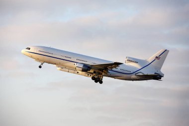 Yörünge Atk L-1011 Stargazer uçağı sekiz Nasa Cyclone Küresel Navigasyon Uydu Sistemi 'ne sahip Pegasus Xl Roket taşıyor. 2016-12-15. Bu görüntünün unsurları NASA tarafından desteklenmektedir.