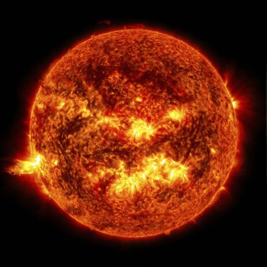 Güneş gündönümünü bir güneş patlaması ve bir Cme ile kutluyor. 20 Haziran 2013. Bu görüntünün unsurları Nasa tarafından desteklenmektedir.