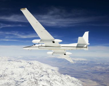 Bir Er-2 yüksek irtifa Dünya bilim uçağı güney Sierra Nevada üzerinde bir uçuş sırasında batıyor. Bu görüntünün unsurları Nasa tarafından desteklenmektedir