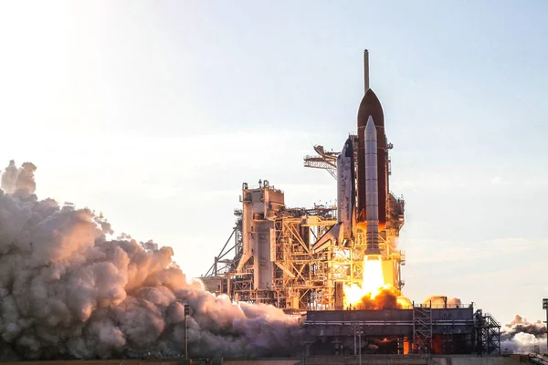 Discovery Zvedá Launch Pad 39A Nasa Kennedy Space Center Floridě — Stock fotografie