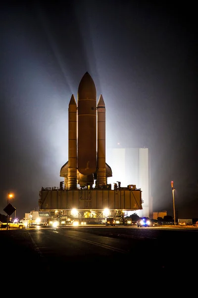 Space Shuttle Atlantis Attached Its Bright Orange External Fuel Tank — Stock Photo, Image