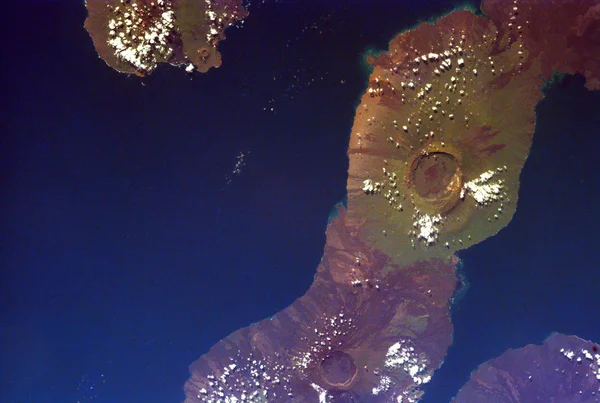 Denna Bild Galapagosöarna Fångar Två Stora Sköldvulkaner Isla Isabella Delar — Stockfoto