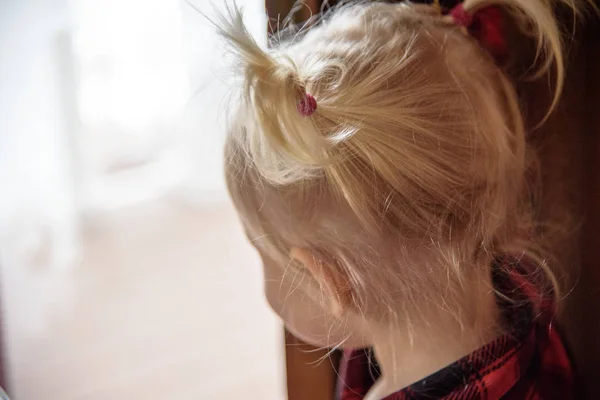 Little Blonde Girl Pigtails Looking Out Front Door — Stock Photo, Image