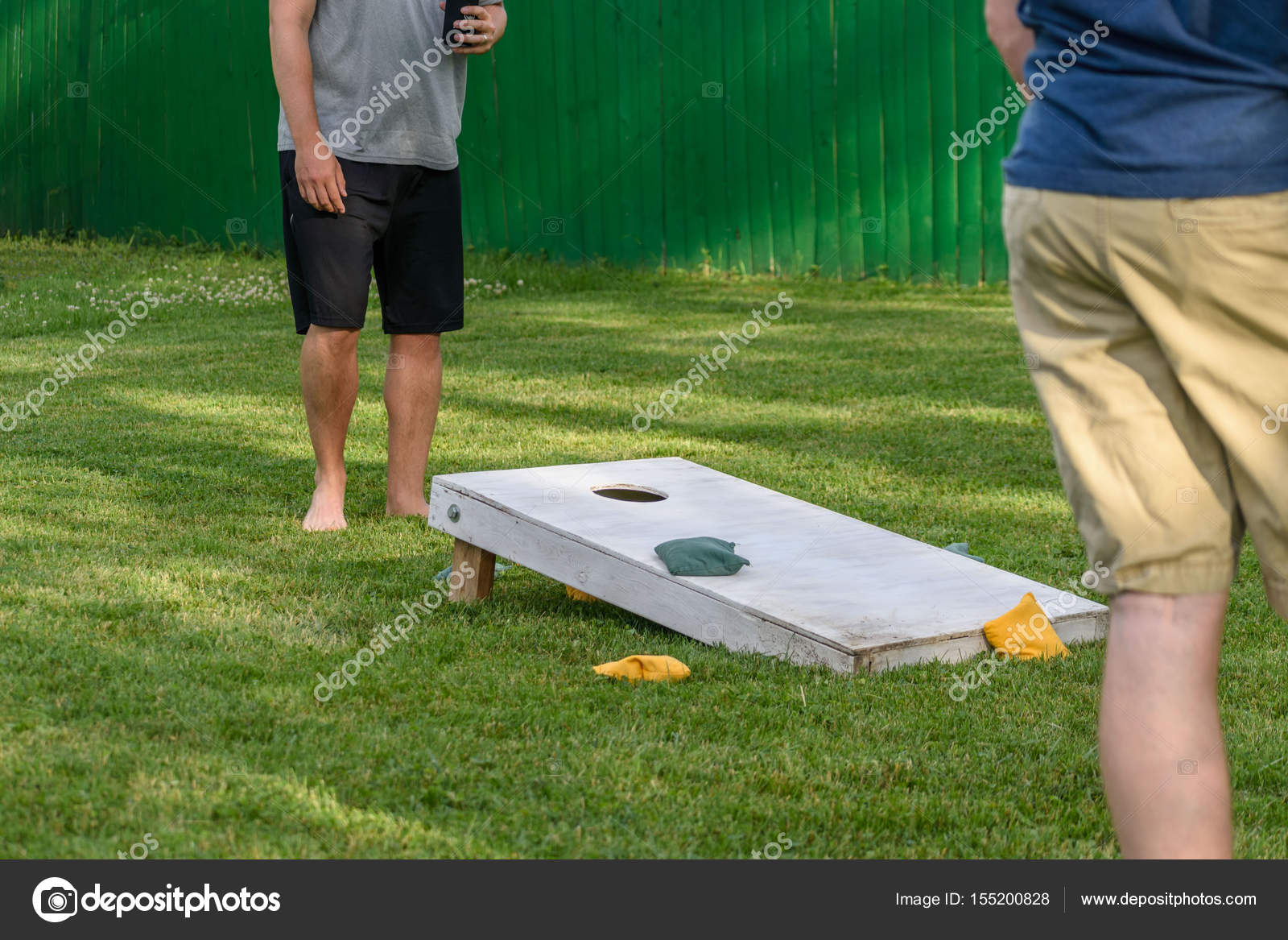 Man Playing Bags Game Backyard Summertime — Stock Photo © Dprahl 155200828