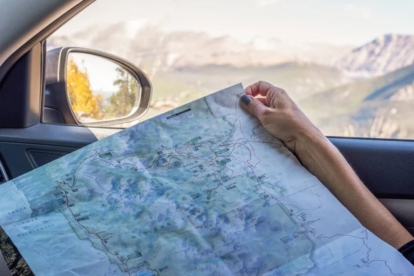 Navigating Rocky Mountains Map Car — Stock Photo, Image